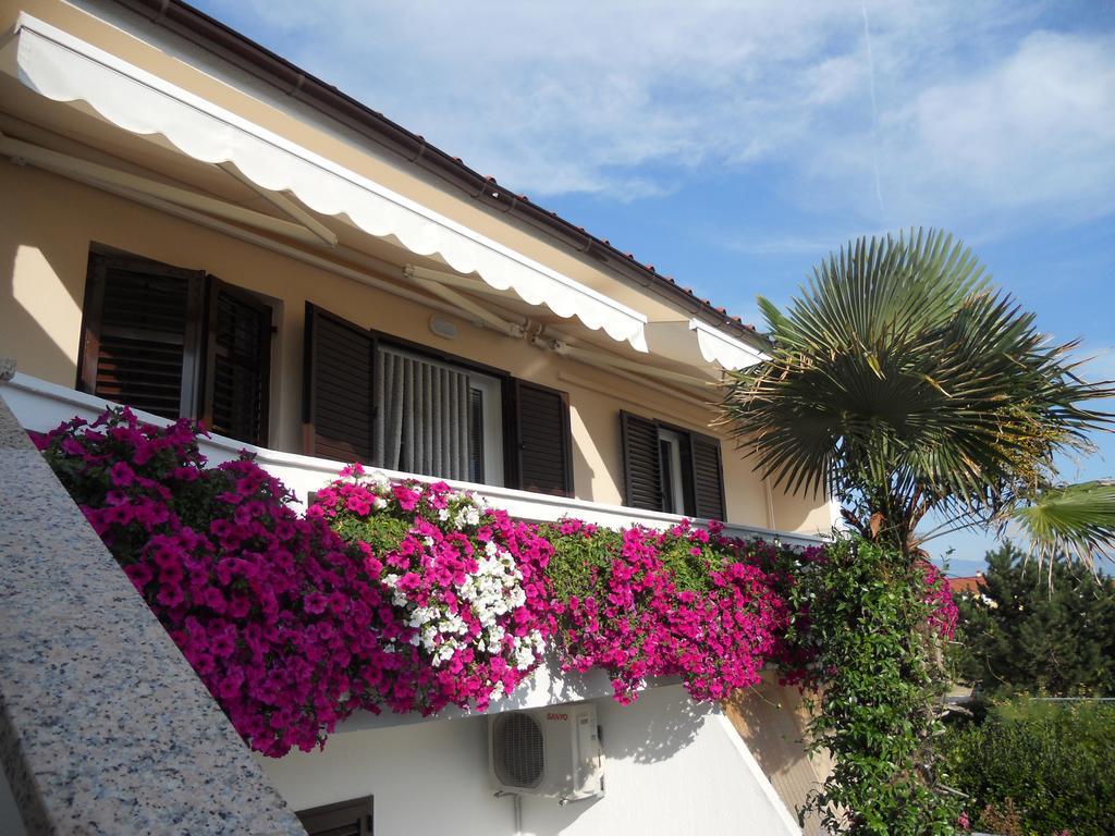 Apartments Mihalic Baška Buitenkant foto